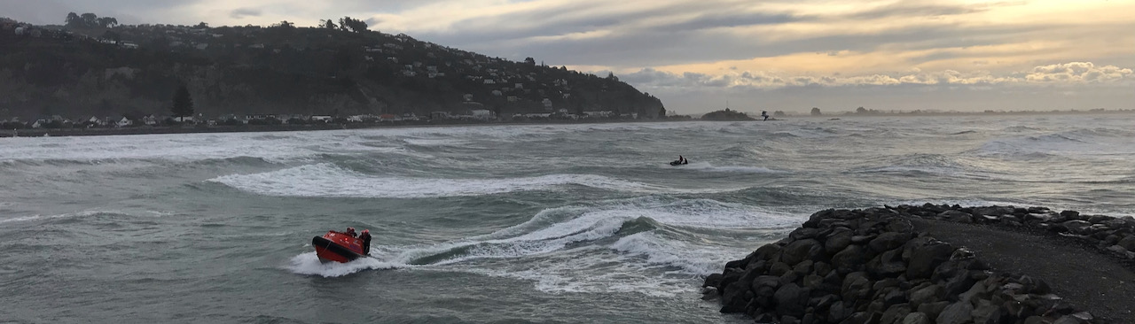 Rescue: crashed hang glider at Whitewash Head